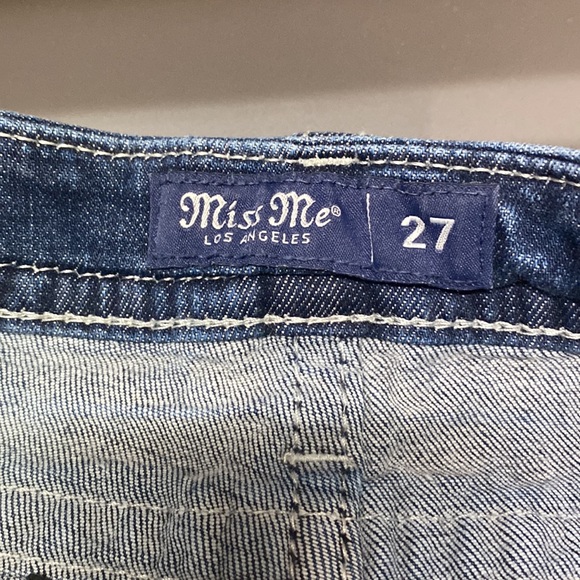 Miss Me Low Rise Capris - Picture 3 of 4